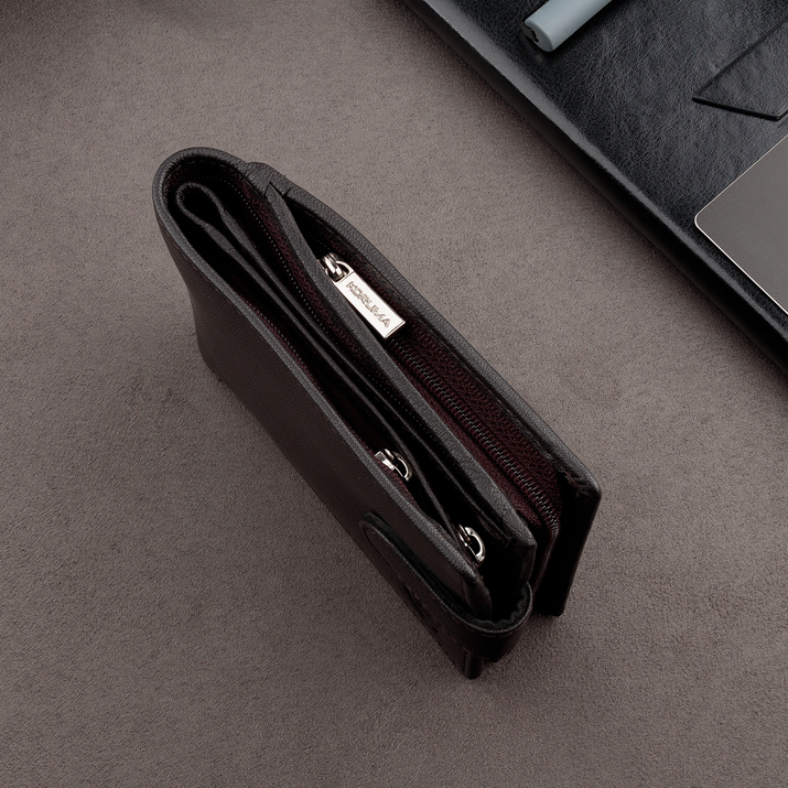 Poziomy portfel męski skórzany z zamkiem na drobne oraz ochroną RFID (brązowy)