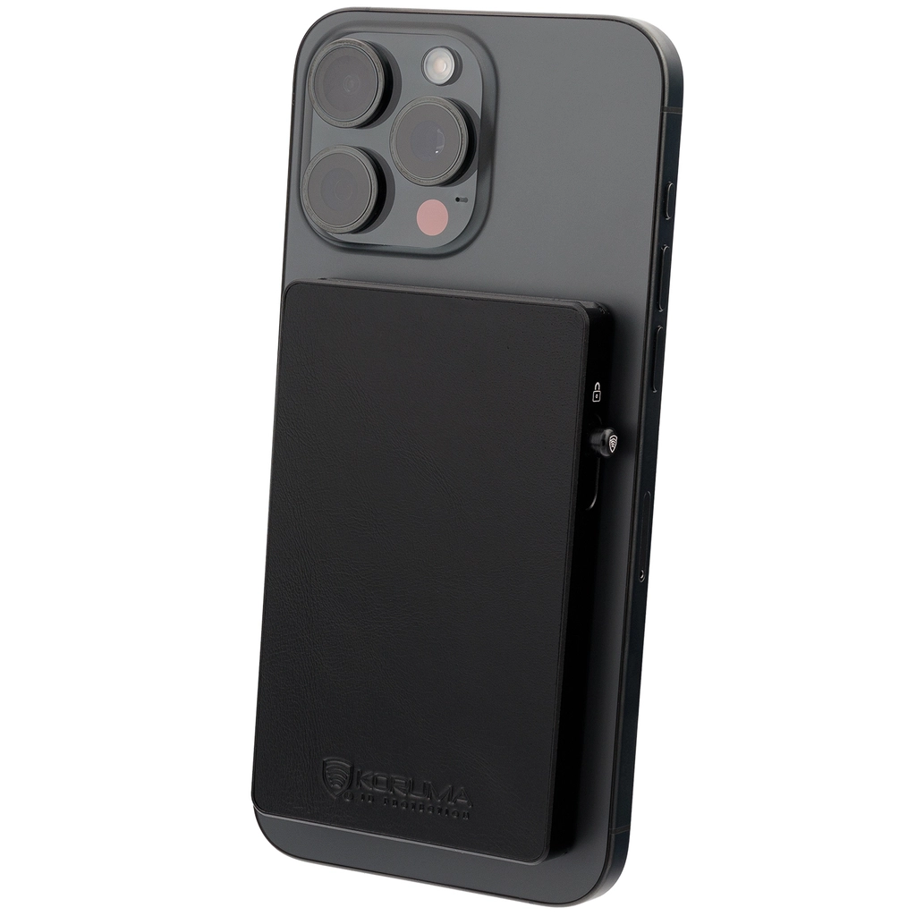 Czarne metalowe etui na karty