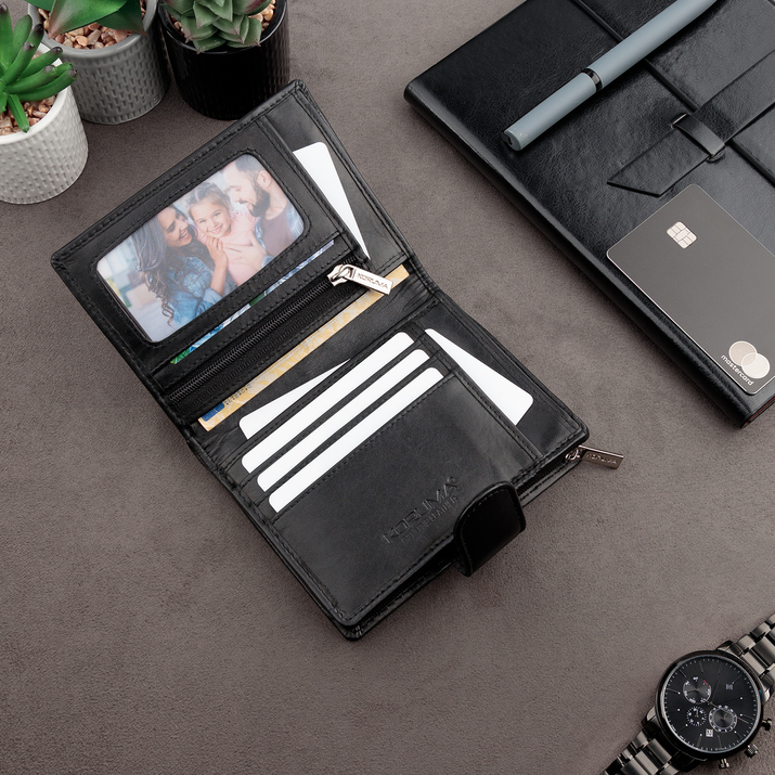 Pionowy portfel męski skórzany z zamkiem na monety oraz ochroną RFID (czarny)