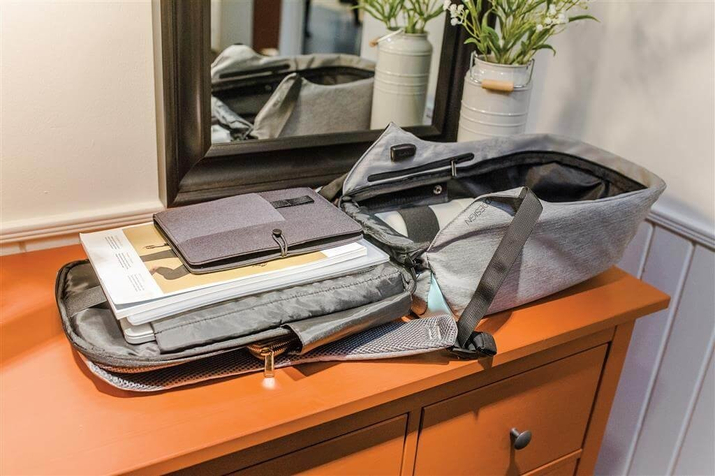 Plecak antykradzieżowy na laptopa oraz tablet Bobby Compact (Szary-Miętowy)