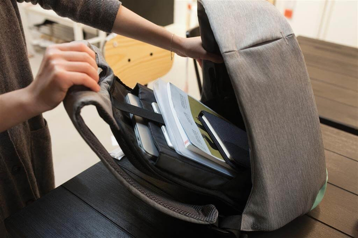 Plecak antykradzieżowy na laptopa oraz tablet Bobby Compact (Szary-Miętowy)