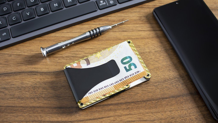 Aluminiowe etui antykradzieżowe na karty zbliżeniowe (złoty, karbon)