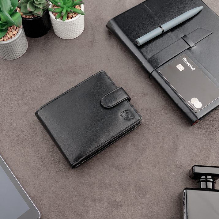 Zapinany portfel męski skórzany na karty zbliżeniowe i monety (czarny)