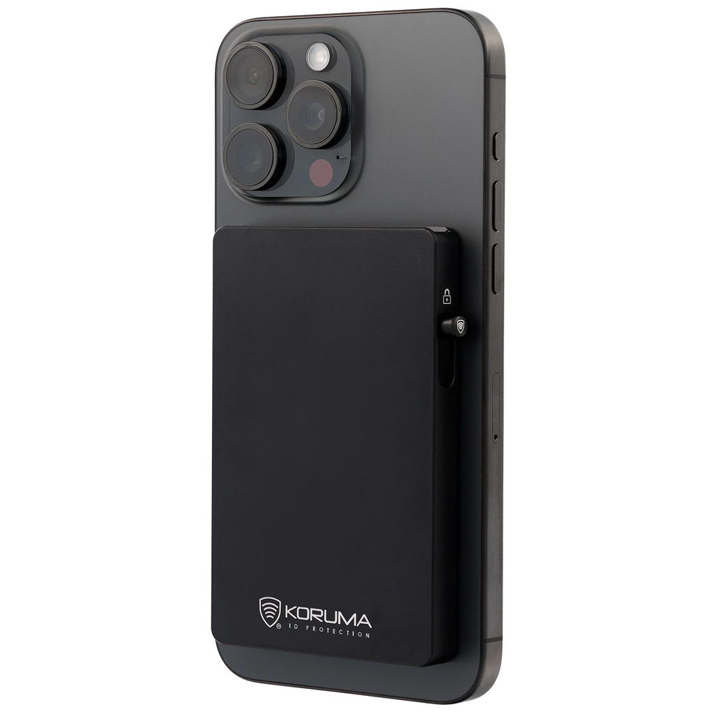 Czarne etui KORUMA KUK-200TBL przyczepione magnetycznie do tyłu telefonu