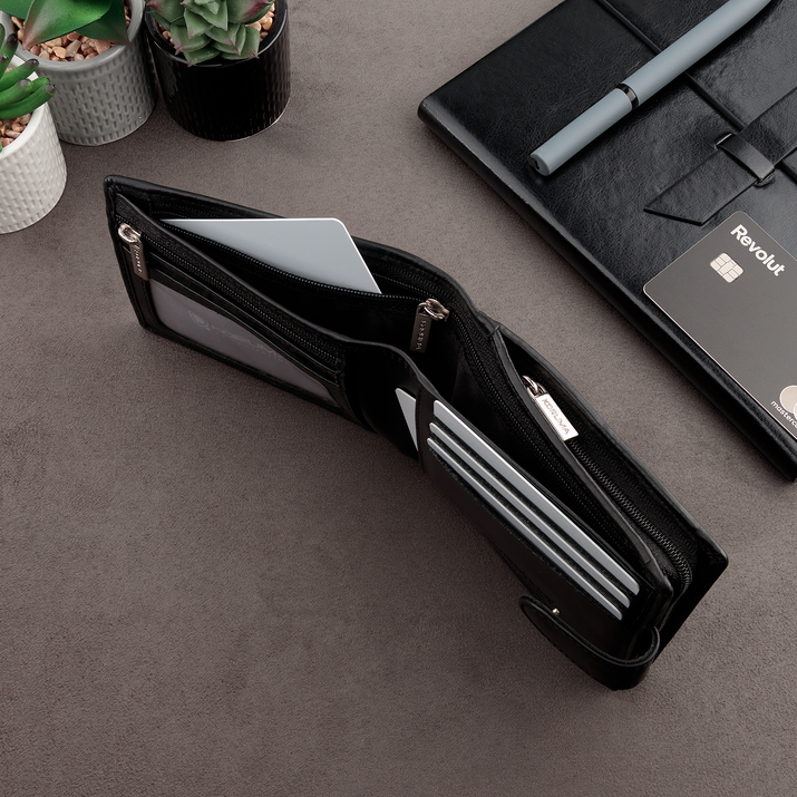 Poziomy portfel męski skórzany z zamkiem na drobne oraz ochroną RFID (czarny)