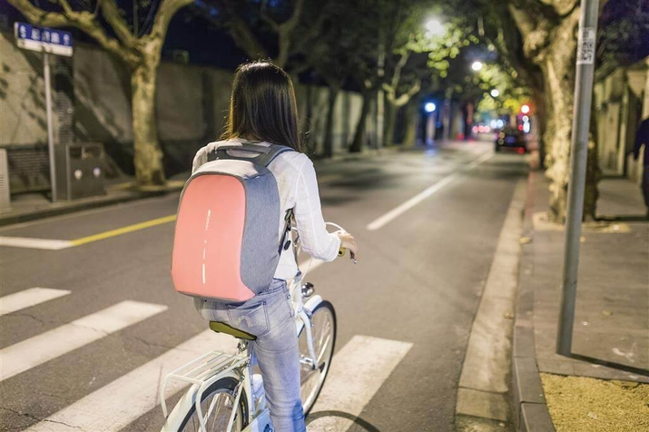 Plecak antykradzieżowy na laptopa oraz tablet Bobby Compact (Szary-Różowy)