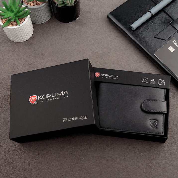 Poziomy portfel męski skórzany z zamkiem na drobne oraz ochroną RFID (czarny)