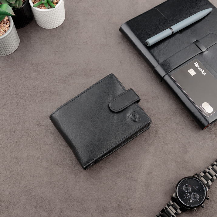 Poziomy portfel męski skórzany z zamkiem na drobne oraz ochroną RFID (czarny)