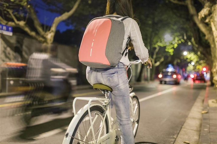 Plecak antykradzieżowy na laptopa oraz tablet Bobby Compact (Szary-Różowy)